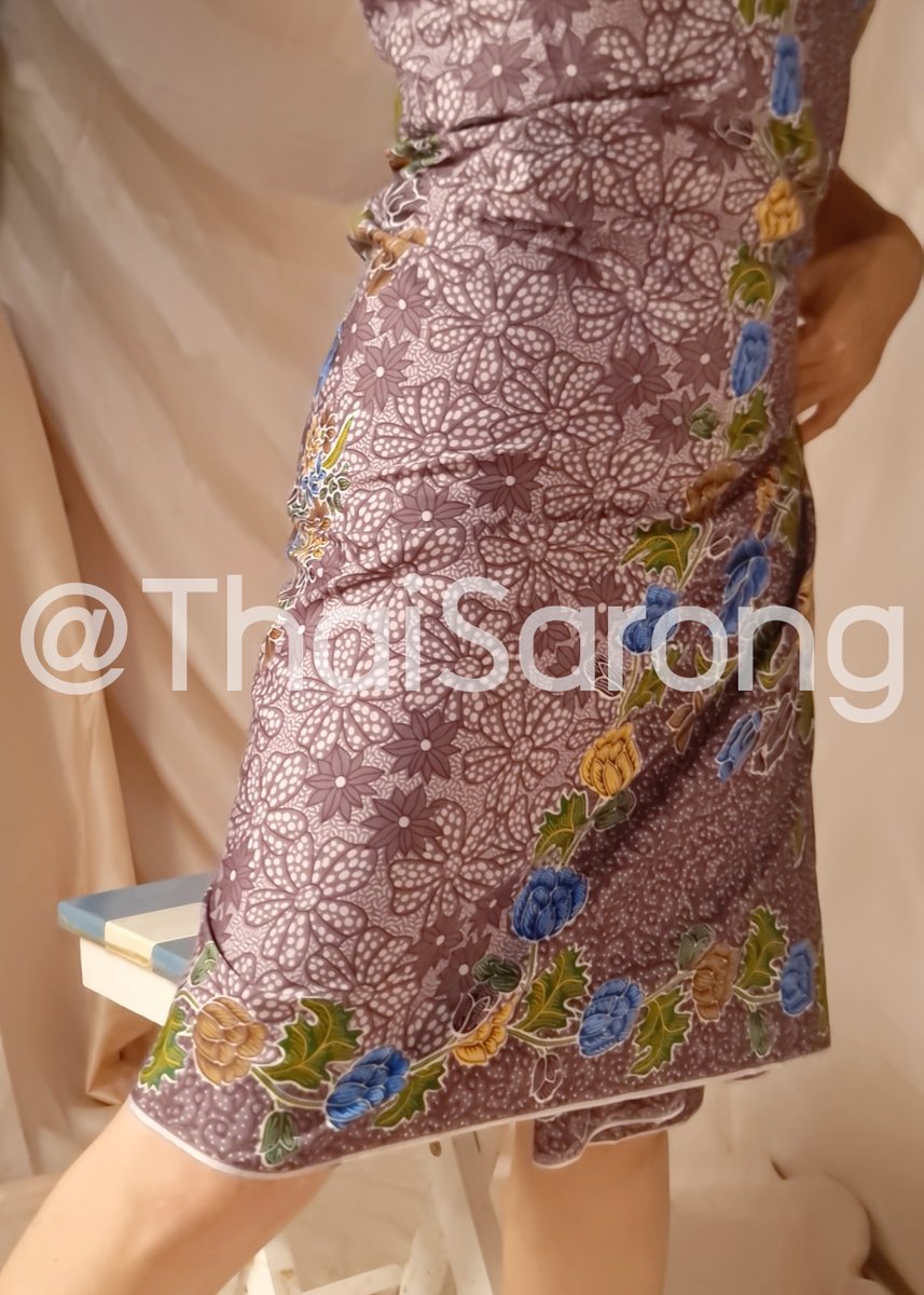 🌚ผ้าถุงสีเทาๆกับผู้หญิงเทาๆ เข้ากันได้ดี😁สนใจผืนนี้ทักได้เลยนะคะ มีแค่ลายละผืน 🫰หรือจะเข้ากลุ่มVIP ที่เห็นมากกว่าผ้าถุงชัดๆ ทักมาสมัครได้นะจ๊ะ ✨โปร 99 บาท เท่านั้นค่ะ
#sarong #batik #ผ้าถุง #คาผ้าถุง