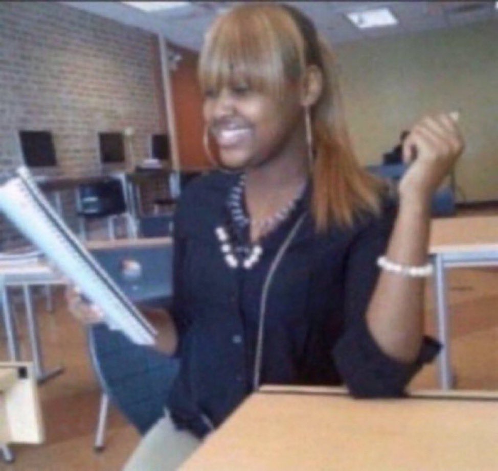 oomf lleva como 2 semanas en un coke rant de tuitear indirectas nacas tipo ask.com 2014 que al tuitear esto le estoy haciendo segunda