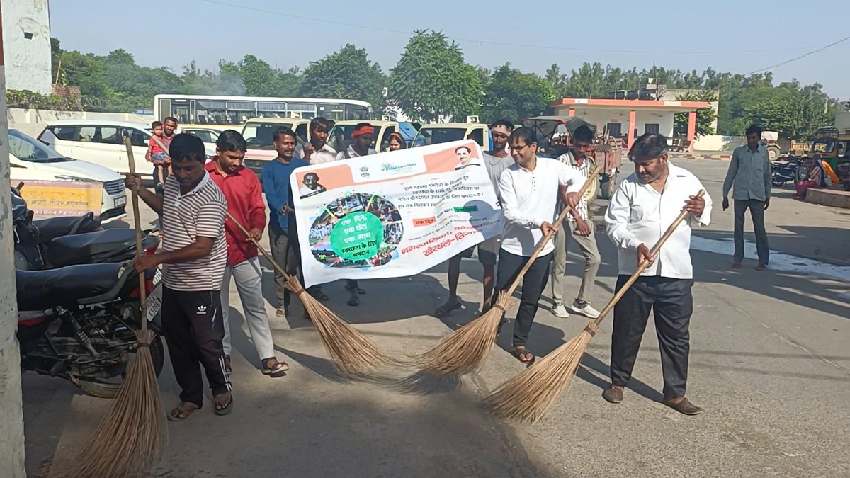 ULBKOTKASIM's tweet photo. Under the 'SHS' campaign, a one-hour collective cleanliness drive was conducted by the Kotkasim Municipality. The Municipal Chairman and all official employees of the Municipality participated in the drive, with a total of 150 people taking part in the Shramdaan.@SwachhBharatGov https://t.co/3USo8iIn9Q
