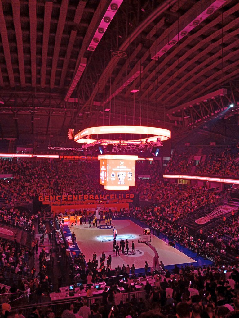 gayfb taraftar grubu falan degilmis mac boyunca ondelerdi iclerinden geçtik,agizlarini acamadilar. Her zaman her yerde en büyük Beşiktaş.🦅🦅