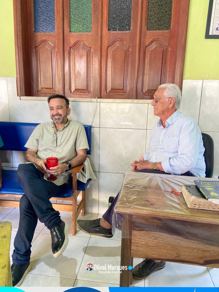 Bom dia meus amigos!☀️
Ao lado do querido Pr. Raimundo Nonato Leite, ouvindo suas palavras de sabedoria e conselhos edificantes. 🙏🏼 

Conversas assim fortalecem nossa fé, renovam nossas forças e nos lembram da importância de caminhar sempre com princípios firmes e valores.