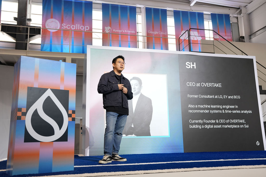 Participants posing at the Sui Builder House DJ booth