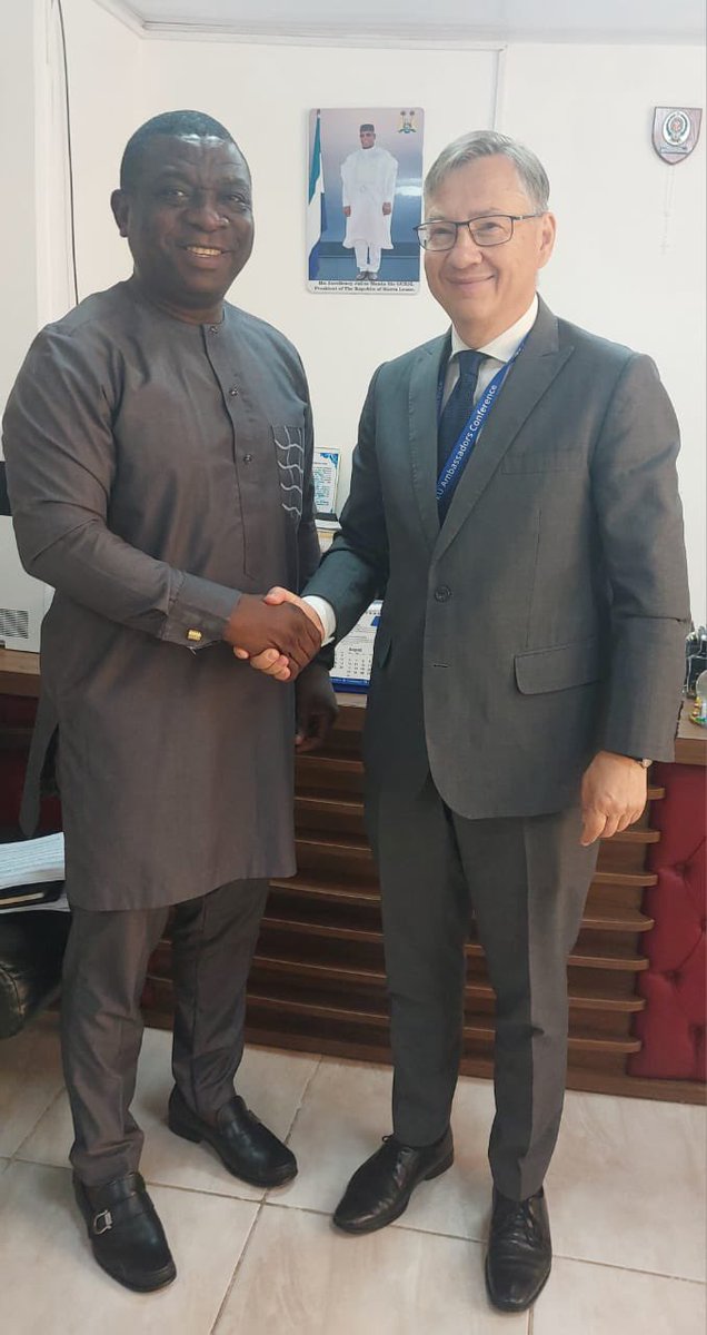I had a productive meeting with SLMARAD Executive Director Daniel Kaitibi and his team.
​We discussed the importance of #maritimesafety, due diligence in vessel registration, and the EU's role as a trusted partner in #maritimesecurity in the #GulfofGuinea. 🇸🇱🤝🇪🇺