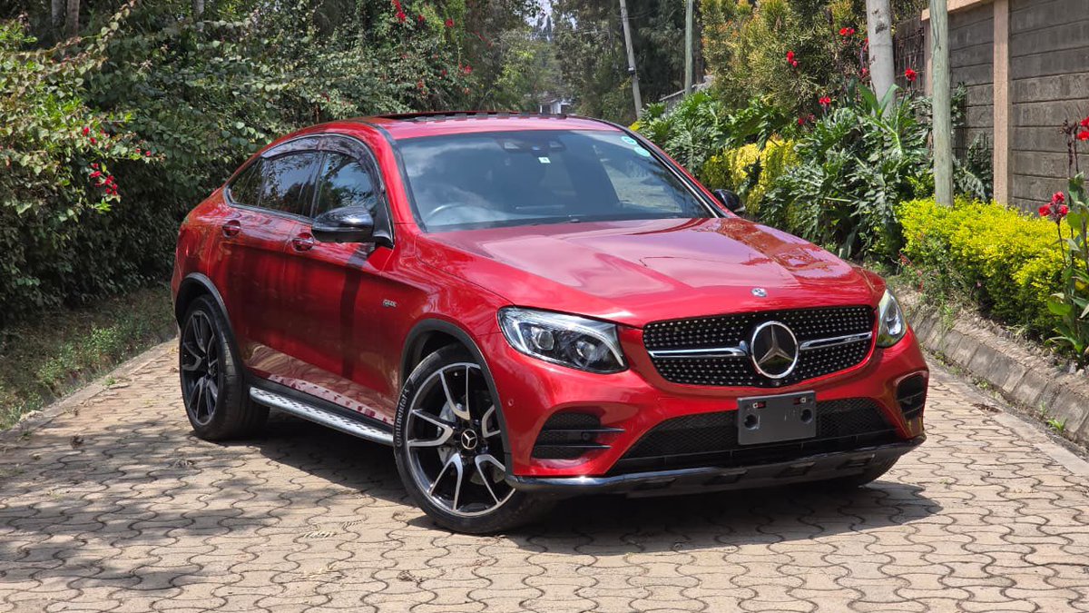 ryangift03's tweet photo. I have a Mercedes-Benz GLC43 AMG Coupe (red) &amp; a GLE43 AMG (black).
Both:
—Are 2017 models
—Have the same 3.0L V6 Bi-turbo petrol engine pushing 362hp &amp; 520Nm torque.
—Both have a sunroof &amp; leather interior. 

GLC43 costs Kes. 7.6M
GLE43 costs Kes. 7.95M
📞Call 0727870018
📍Karen https://t.co/wq41HB2zQq