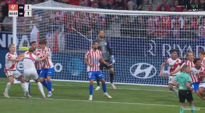 Después de lo que se vio ayer aún tienes hoy que aguantar a tarados del Atlético reclamando 2 penalties. Has ganado, has remontado, te ha favorecido el árbitro... pues tápate, cállate y deja de dar la turra con que si el Madrid y el Barcelona roban

(y falta un penalti a Óscar V)