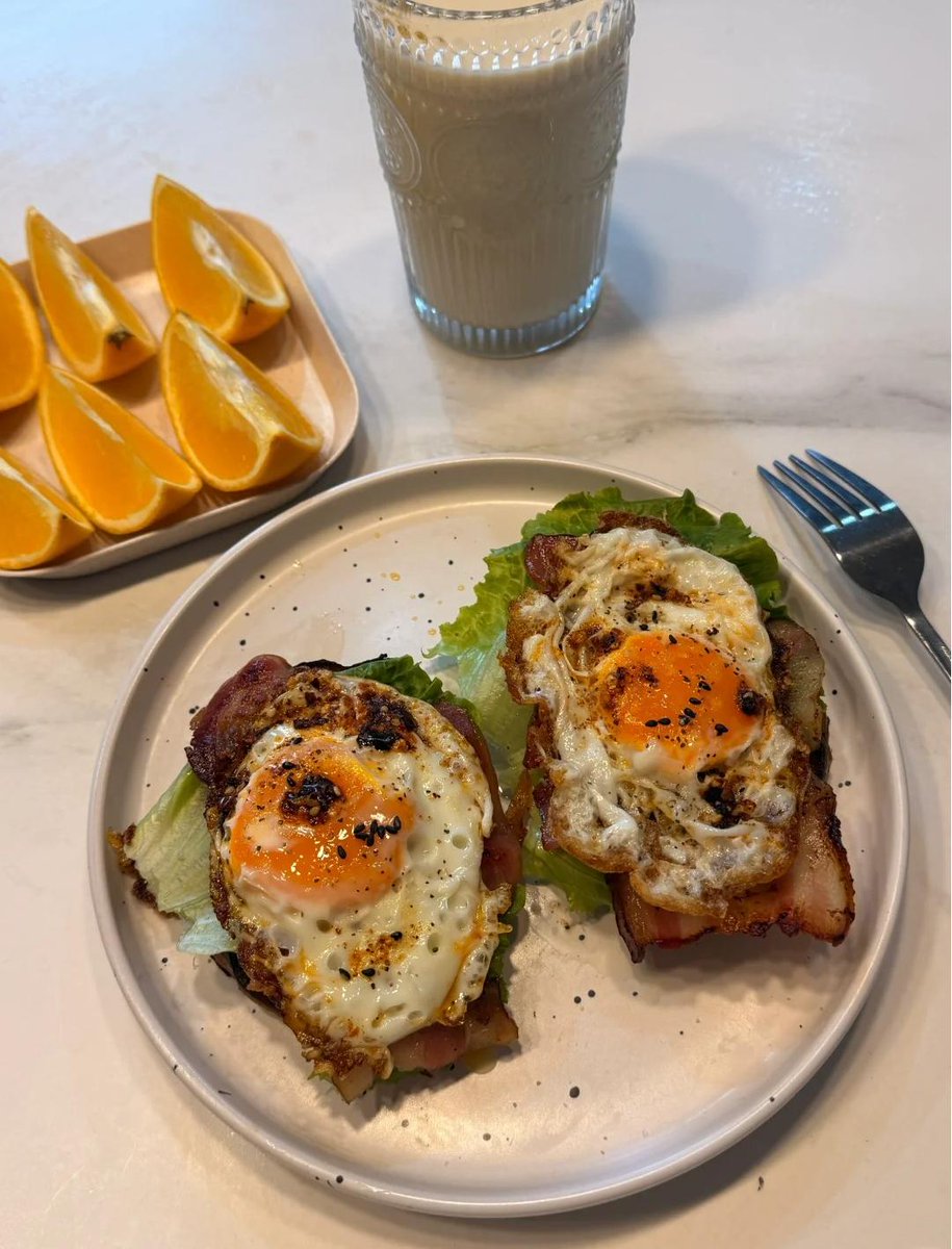 abc2014010's tweet image. I don't rise and grind—I sip and brunch. 🥂😌