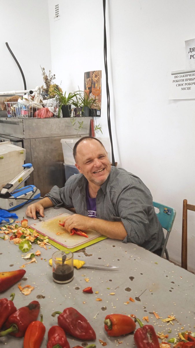 The sun is shining, volunteers are working😻🫶💛💙
#Ukraine
#Volunteerwork
#nafofellas