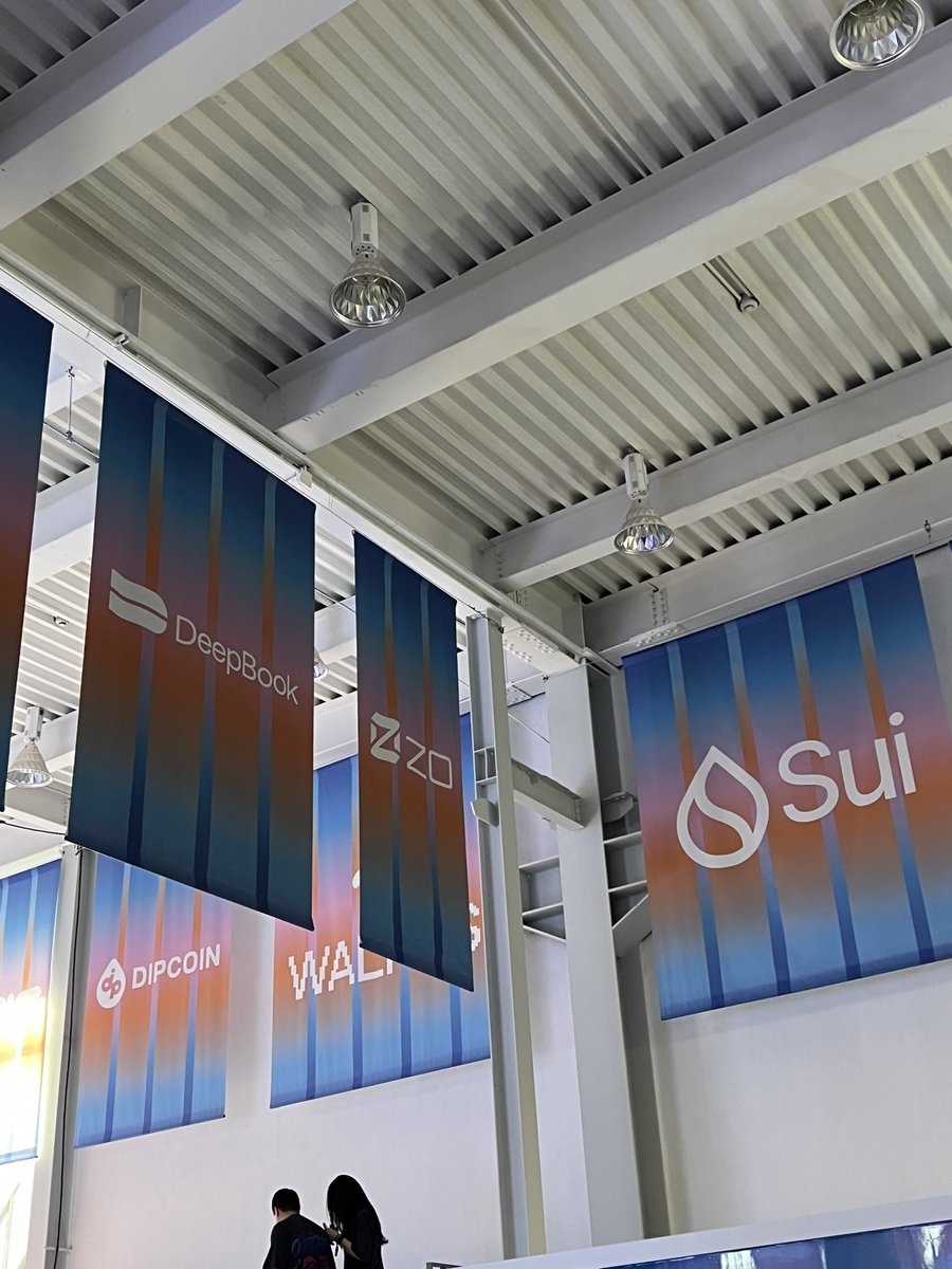 zofaiperps's tweet image. ZO at @SuiNetwork Builder House in Korea 👀