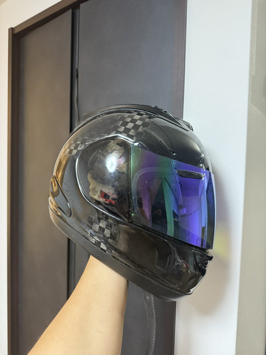 誰か欲しい人いる？
使わんから売る。
アライカーボン