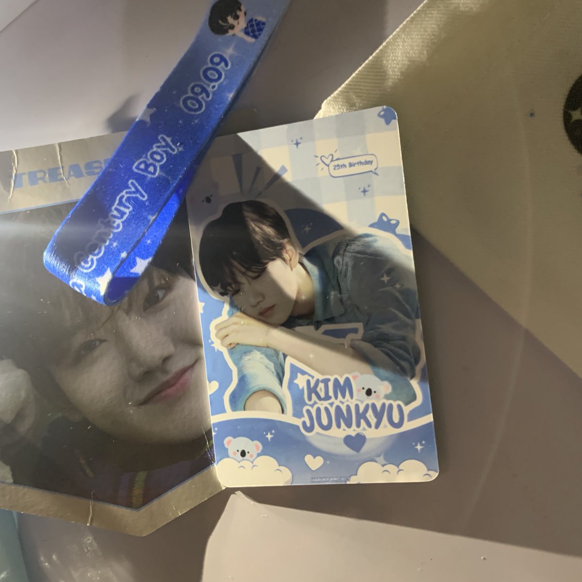 stikernya udah aku pasang ke e-money, SUMPAH INI LUCU BANGETT😭😭🫶