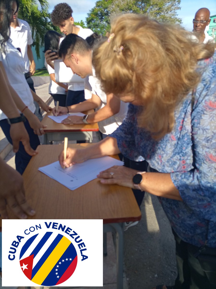 ¿Ya firmaste por Venezuela? Cada firma es un grito contra el bloqueo, contra la injerencia, contra la mentira. 🛑 ¡No más agresiones imperialistas! ✅ ¡Sí a la autodeterminación y la paz! Firma, comparte, moviliza. ¡Cuba no falla! ✊🌎 #SanctiSpíritusEnMarcha  #CubaConVenezuela .