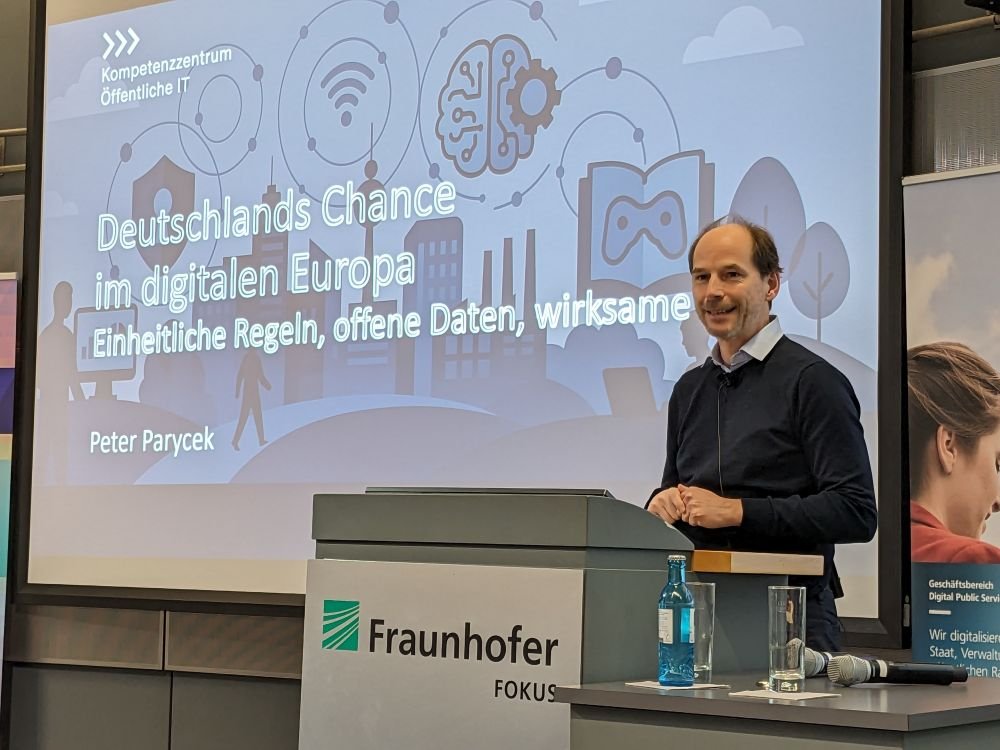 FOKUSpublic's tweet photo. Wichtige Voraussetzungen:  
👉offene Kultur in Politik &amp; Verwaltung, 
👉präzise rechtliche Vorgaben für den Umgang mit Daten und Technologien wie #KünstlicheIntelligenz und  
👉gemeinsames Agieren auf Bundes- und Länderebene. 
Herzlichen Dank für den inspirierenden Auftakt! https://t.co/haSznmxiHf