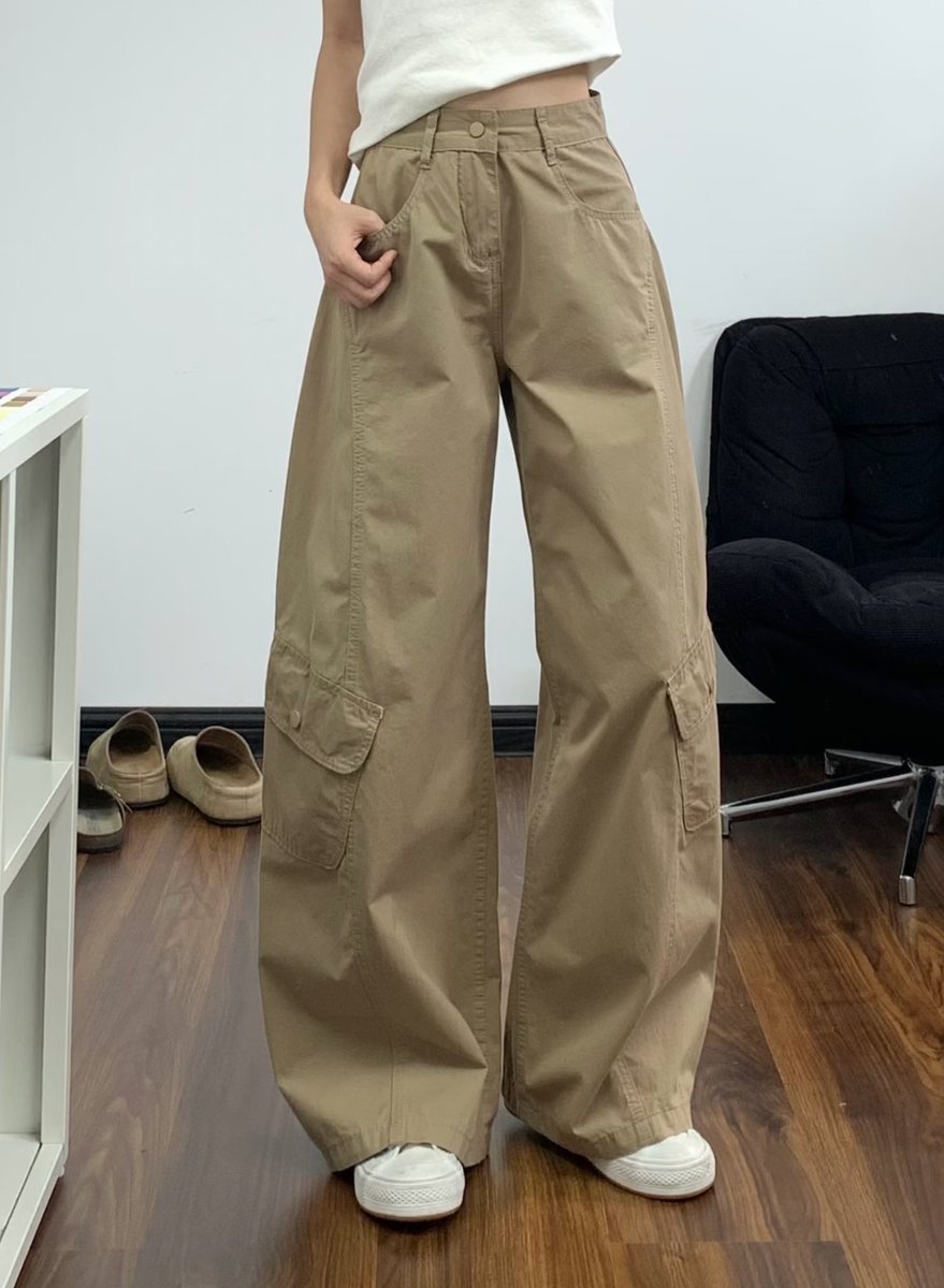 winkwink_store's tweet image. 〰️ ท้าให้ลองเลยอ่ะ หุ่นใครมีจุดอ่อนตรงไหน ตัวนี้พรางได้หมด ใส่แล้วจะรู้ว่ากางเกงทรงนี้ช่วยได้จริงๆ ดูเพรียวขึ้น ขายาว เอวสับ ตัวละ 299.- แต่บอกเลยทรงสวยกว่าตัวละพันกว่าบางตัวอีกก 😭😭 

〰️ ใส่เที่ยวเมืองร้อน ไปคอน คาเฟ่ ต่างประเทศ ได้เลยนะ casual มากก

ตัวนี้สี กากี ค่า👇🏻