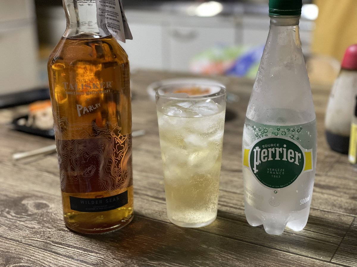 タリスカー ワイルダーシーズを久しぶりに飲みます。炭酸水はタリスカーに合うと見たことがあるペリエ😋

キリッとしてますが、ワイルダーシーズがやや甘口😅