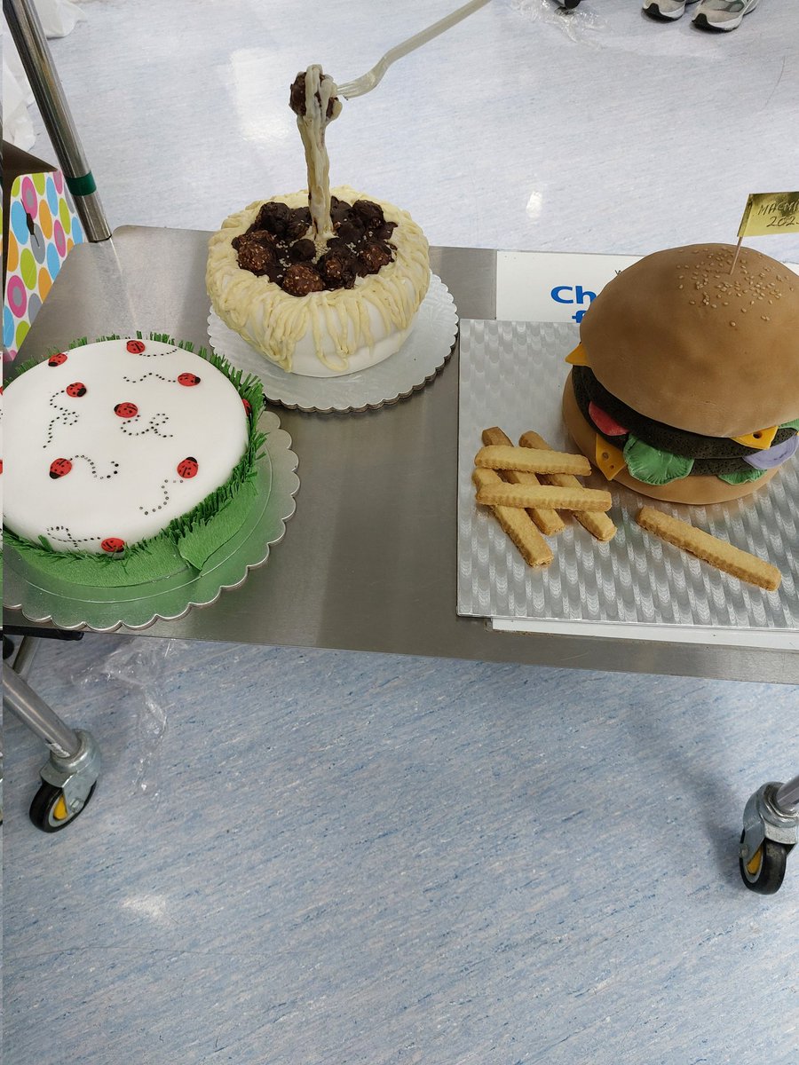 Amazing cakes for the Macmillan cake sale here in Main Reception at <a href="/WestHertsNHS/">West Herts Teaching Hospitals NHS Trust</a>. Lesley a former volunteer is so talented with her baking skills and every year donates these wonderful  cakes. 👍🍰🍩 <a href="/macmillancancer/">Macmillan Cancer Support</a> #macmillancoffeemorning