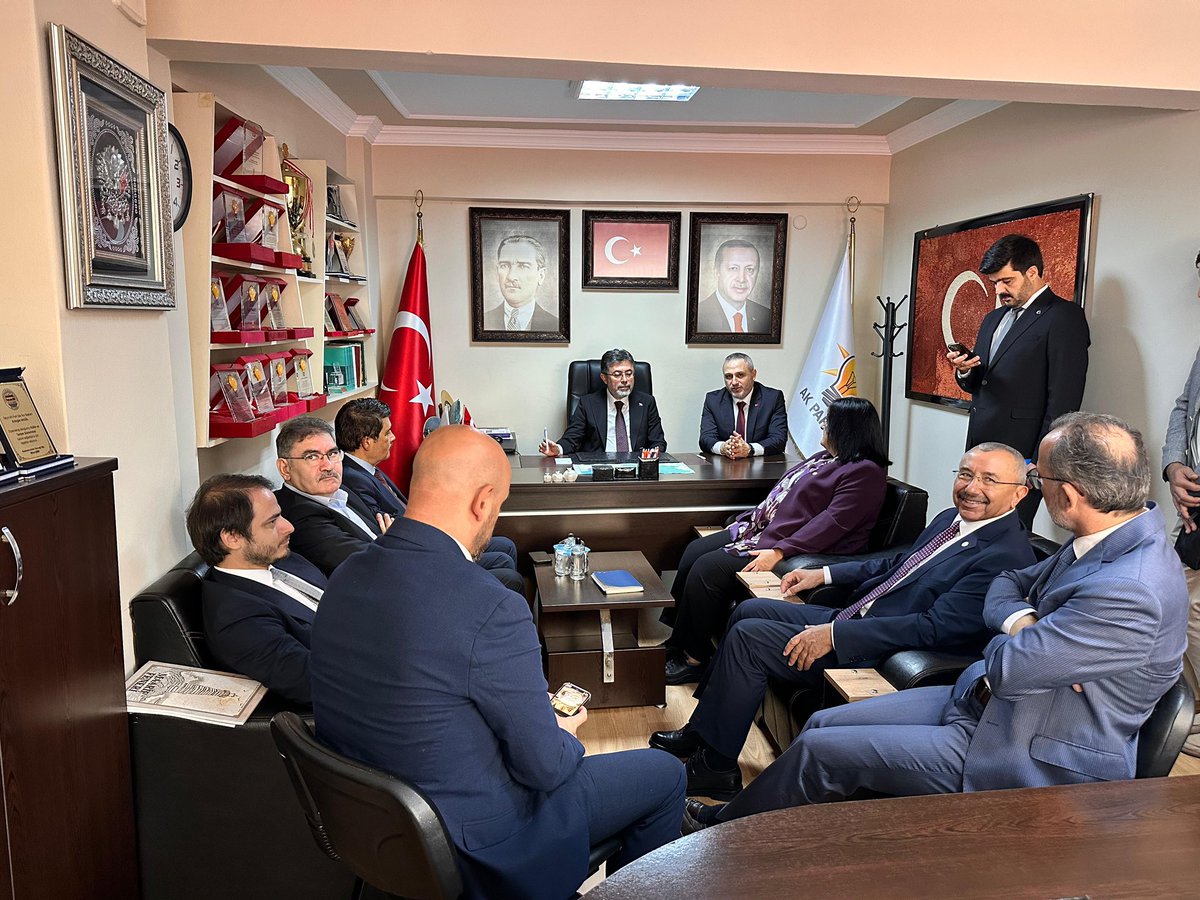 📍Şile/İSTANBUL

Tarım ve Orman Bakanımız İbrahim Yumaklı,Milletvekillerimiz ve MKYK üyelerimiz ile Türkiye Yüzyılı Buluşmaları kapsamında Şile İlçe Başkanlığımızda biraraya gelerek yapacağımız çalışmalarımızı istişare ettik.