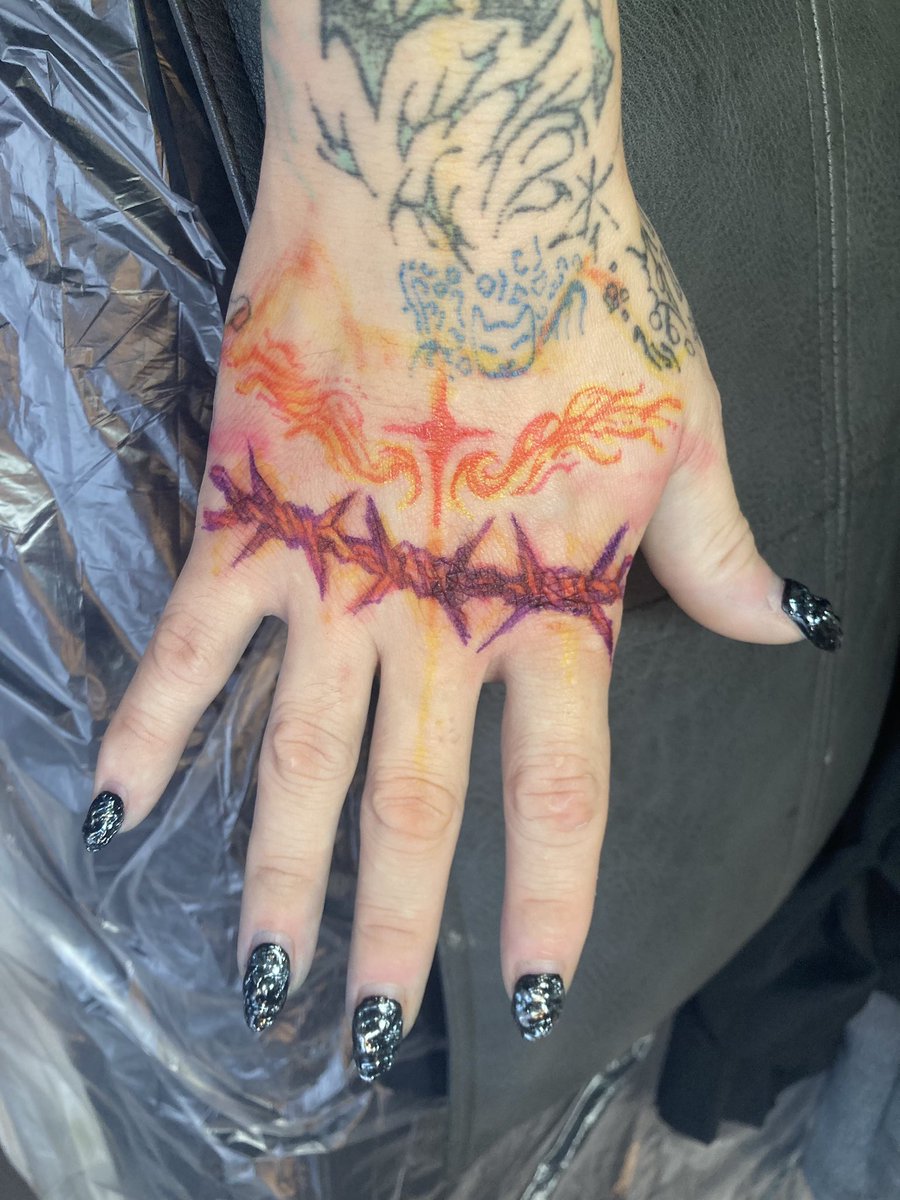 #ハンドポークタトゥー
#handpoketattoo
#点描ポーク
#dotworkbyhand