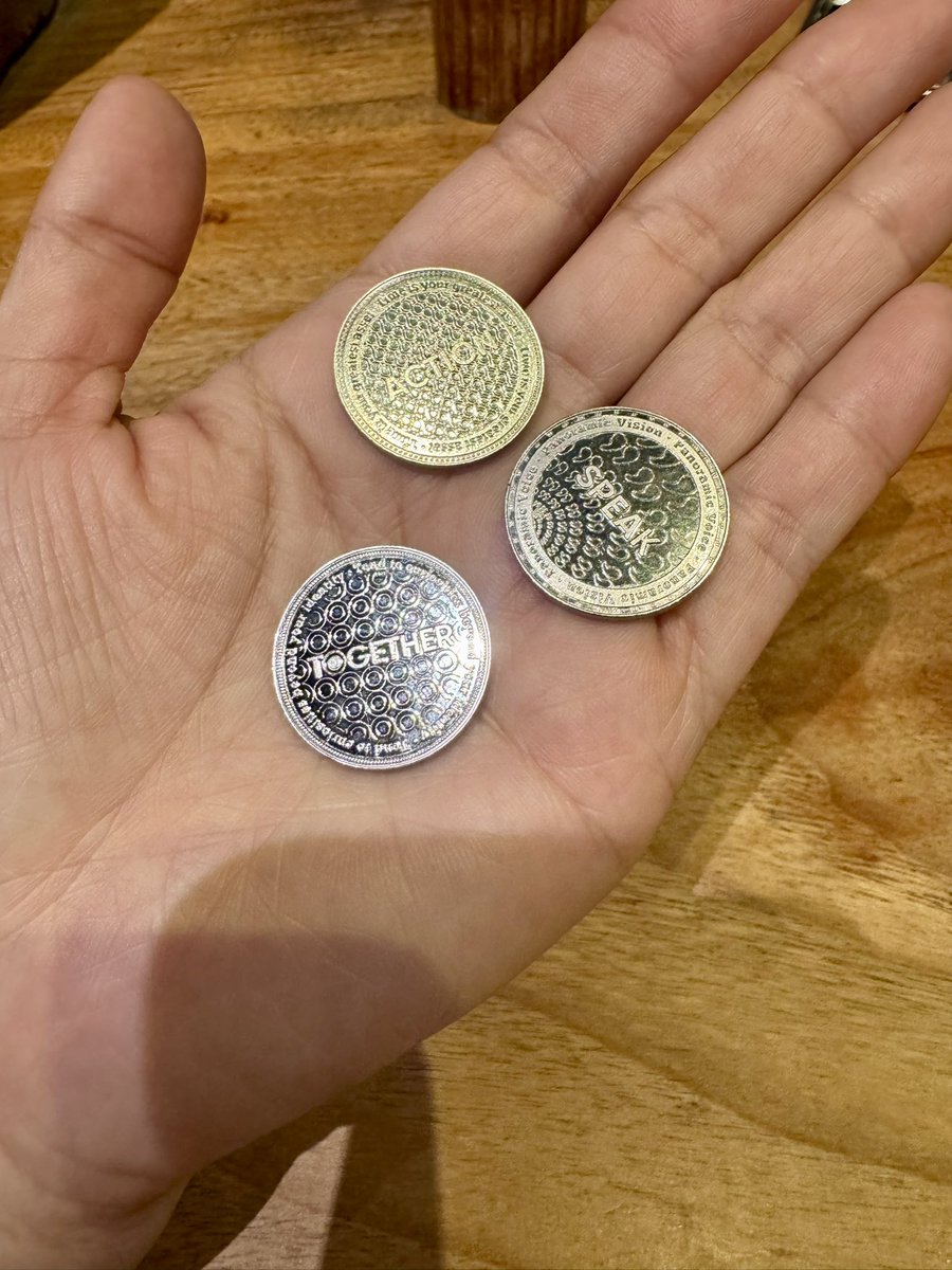 岡山芸術交流、明日会期スタート▶️

今回はアーティスティックディレクターにフィリップ・パレーノを迎え、鑑賞無料でパブリック、オーディエンスを軸にした芸術祭に。
もう最高でした。
もう一回じっくり行きたい。

ライアンの作品は街中に置いてある3種のコインを見つけるもの🔍 

I've complied！