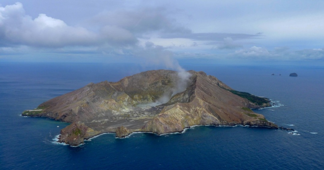 explurger's tweet image. Barren Island, India’s only active volcano, has come alive again with two minor eruptions in recent days, the Geological Survey of India (GSI) confirmed. The activity produced smoke plumes and small lava flows but posed no threat to nearby inhabited islands 🌋

Check out the…