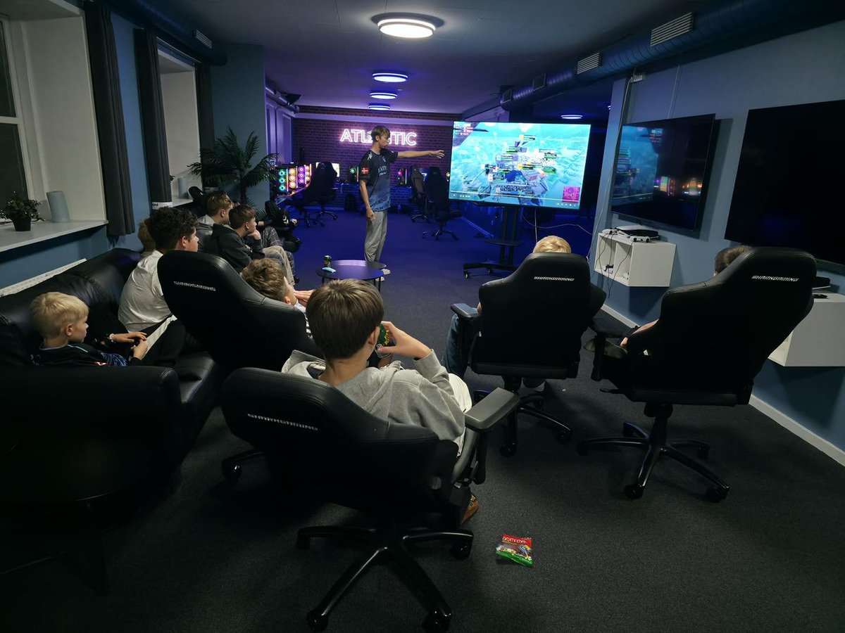 Rydhave Slots Efterskole🤝Team Atlantic!
<a href="/Rydhave/">Rydhave Slots Efterskole</a> udvider sin esportslinje med Fortnite gennem et nyt samarbejde med Team Atlantic, et af verdens førende hold.
Du får nu muligheden for at vælge CS2 eller Fortnite, træne med Atlantics coaches og blive en del af Talent Programmet!