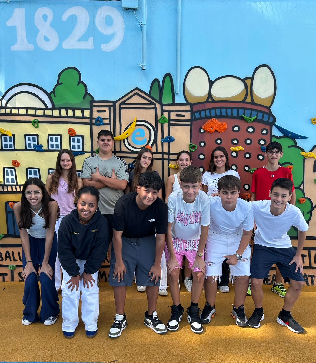 🎙️ Avui amb en <a href="/JosepAlegri/">Josep Alegrí</a> hem conegut les novetats del pòdcast L’Hora del Pati de les <a href="/EscolapiesFIG/">Escolàpies Figueres</a> .
👉 Una nova temporada amb més seccions i protagonisme juvenil!
🔊radiovilafant.net/2025/09/25/lho…
#RàdioVilafant #Podcast