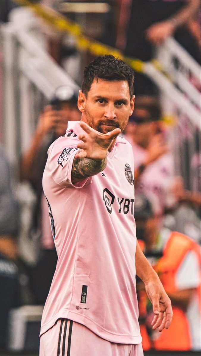 ayush9196's tweet image. 🚨 #MessiInIndia 🇮🇳🔥
The GOAT is here! 🐐
2️⃣ Matches, 4️⃣ Goals, 2️⃣ Assists, 2️⃣ Pens Donated, 2️⃣ MOTM… ⭐10/10 each!
The legend gifts + goals + magic ✨
PM Modi got a World Cup jersey 🎁, India gets Messi vibes! 🔥
#GOAT #FootballFever #MessiMagic