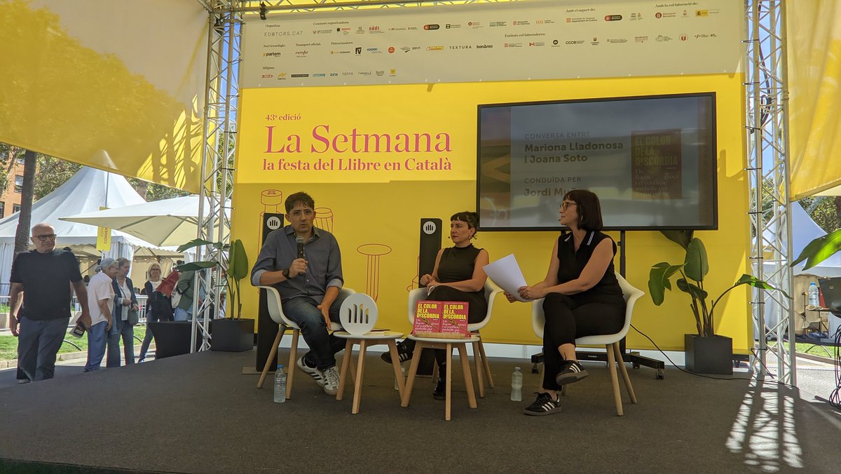 El matí d'Òmnium amb la <a href="/Mariona_Llado/">Mariona Lladonosa</a>, la <a href="/Joana_Soto/">Joana Soto</a> i el <a href="/jordimunozm/">Jordi Muñoz</a> presentant El color de la discòrdia. Els llaços grocs i el conflicte simbòlic per l'espai públic.