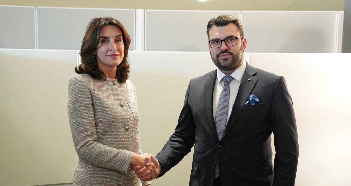 MFAgovge's tweet image. 🇬🇪🤝🇧🇬 On the sidelines of #UNGA80, Georgian FM  @MakaB__  met with Bulgarian counterpart @gdgueorguiev .
The ministers discussed deepening bilateral cooperation, Black Sea security and key connectivity projects.