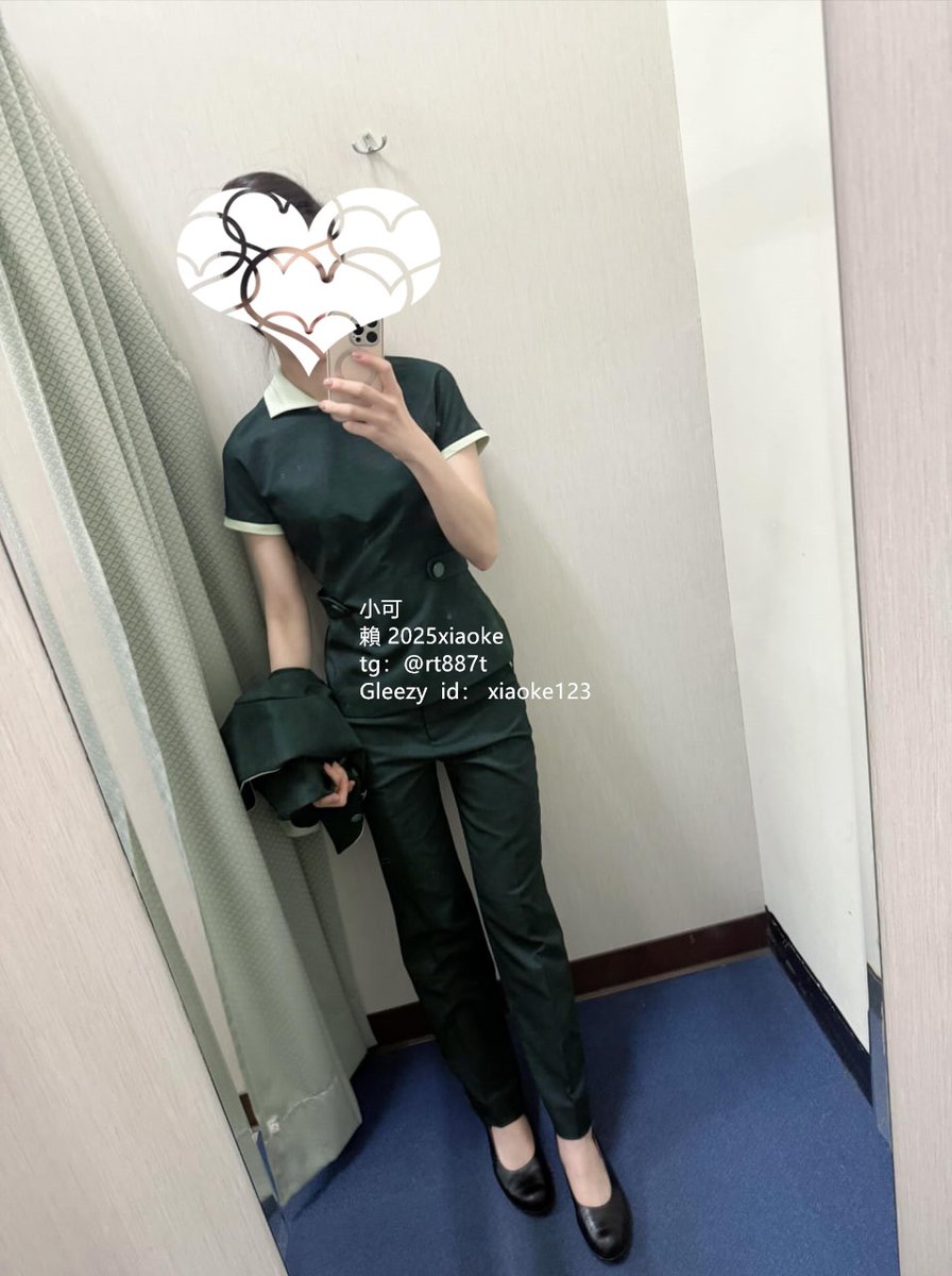 剛剛坐公車的時候 
司機突然來一個急煞 
害我不小心摸到一個大叔的下面 
ㄐㄐ很大一隻 但是軟軟的 
我真的不是故意的🥲