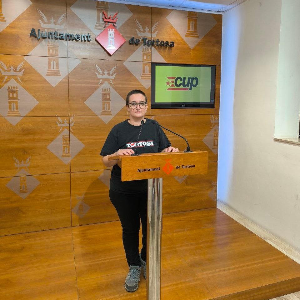 CUPTortosa's tweet image. 📢 La CUP Tortosa presentem una moció per condemnar el genocidi a Palestina.

📍 Proposem penjar la bandera palestina al balcó, revisar contractes municipals i preparar un pla d’acollida de refugiades.

🔗 tortosa.cup.cat/noticia/la-cup…