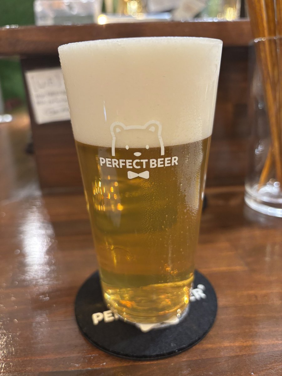 kitanoazumi's tweet image. 西荻窪PERFECT BEER。アップルティBEER900円。🍎のスッキリとした味のビール🍺  と、日替わりビール🍺白穂乃香🍺 #西荻窪 #PERFECTBEER