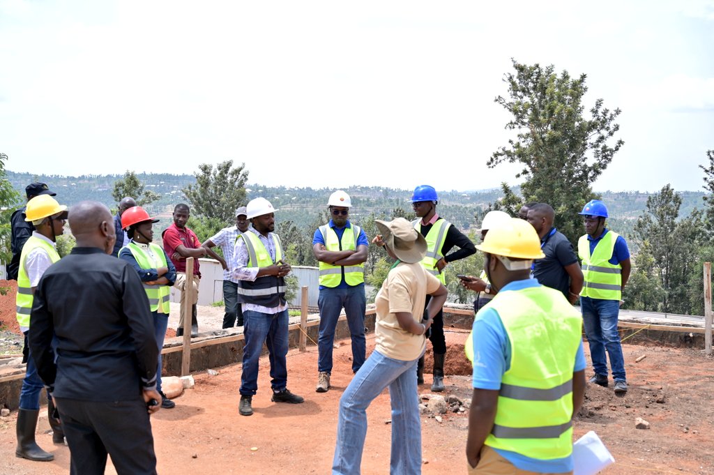 Ruhango District (@ruhangodistrict) on Twitter photo Abahinzi b'imyumbati bashyizwe igorora kuko abezaga Toni 25/Ha -50/Ha. Ikindi ni uko hazubakwa inganda 2 zitunganya umusaruro ukomoka Ku buhinzi n'ubworozi. Ishuri ry'umuhinzi ni mu murima. Hehe no gusirasira tugurisha umusaruro wacu. 
 #RuhangoIkeye Abahinzi b'imyumbati bashyizwe igorora kuko abezaga Toni 25/Ha -50/Ha. Ikindi ni uko hazubakwa inganda 2 zitunganya umusaruro ukomoka Ku buhinzi n'ubworozi. Ishuri ry'umuhinzi ni mu murima. Hehe no gusirasira tugurisha umusaruro wacu. 
 #RuhangoIkeye