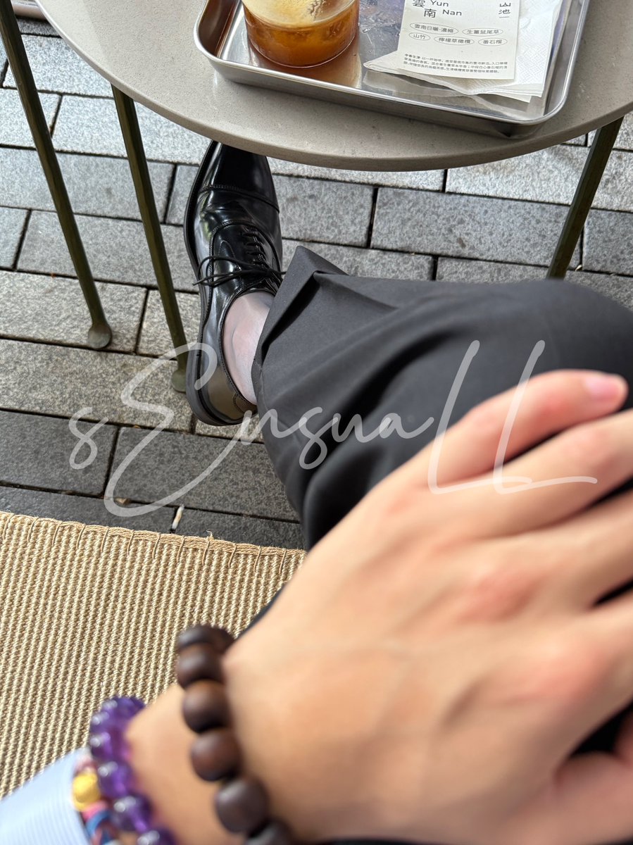 1️⃣1️⃣1️⃣忘记更新了😉
#白丝 #体育生 #黑皮体育生 #反差 #正装丝袜 #黑丝 #体育生臭脚 #黑袜 #紧身裤