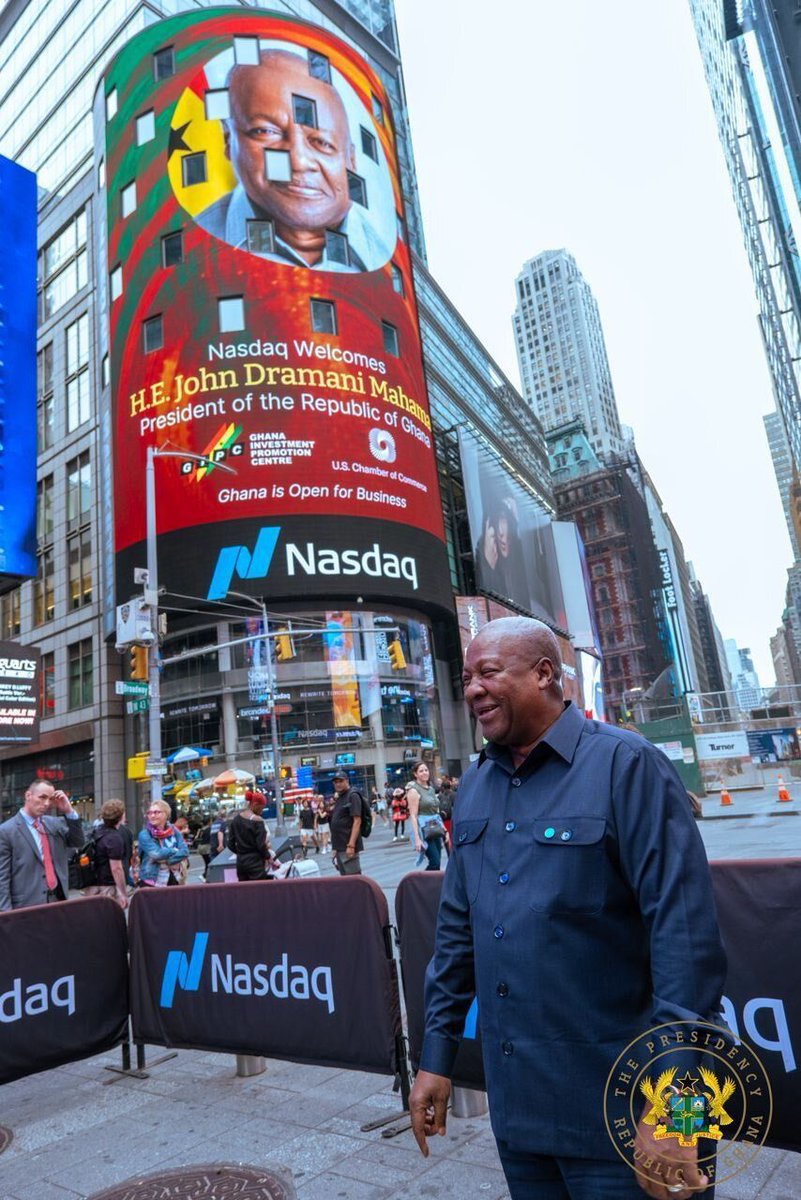 trendingwave1's tweet photo. Africans are going wild online after seeing this. President Mahama becomes the first African president to have his face on the giant ads at Times Square, New York as a welcome token from NASDAQ.

#mahama #TimesSquare #trendingnews #politics #NASDAQ #trendingwave #viral https://t.co/eCQgXvVlrx