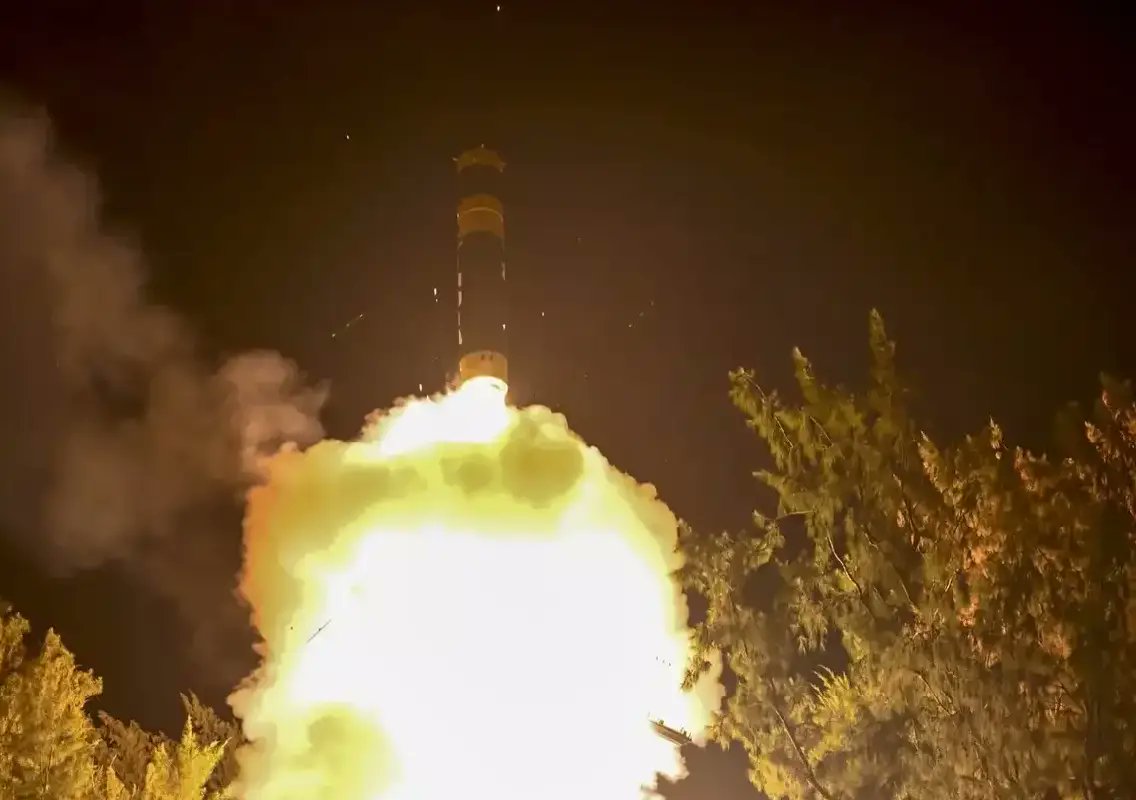 Newskarnataka's tweet image. India tests Agni-Prime missile from rail-based launcher

#AgniPrime #IndiaMissileTest #DRDO #StrategicForces #DefenceTechnology

newskarnataka.com/s/arsmdu