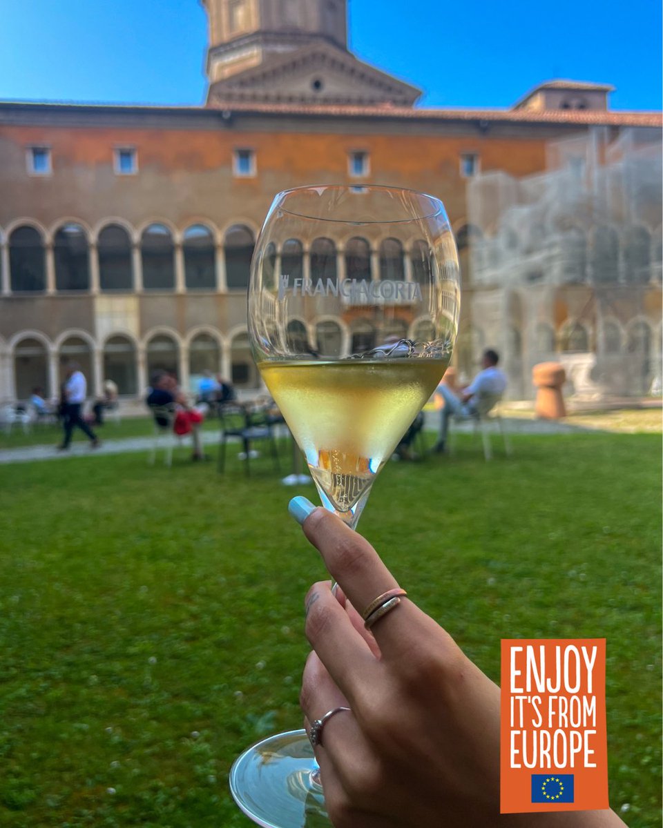 知ってた？✨​
フランチャコルタPDOwinesは、EUが認定するイタリア産のスパークリングワインで、幅広いスタイルが揃っています！🍾​
​
ブリュット、サテン、ロゼ、ミッレジマート、リゼルヴァ…などなど！​
ぶどうの品種や熟成期間によって味わいも表情もさまざま。