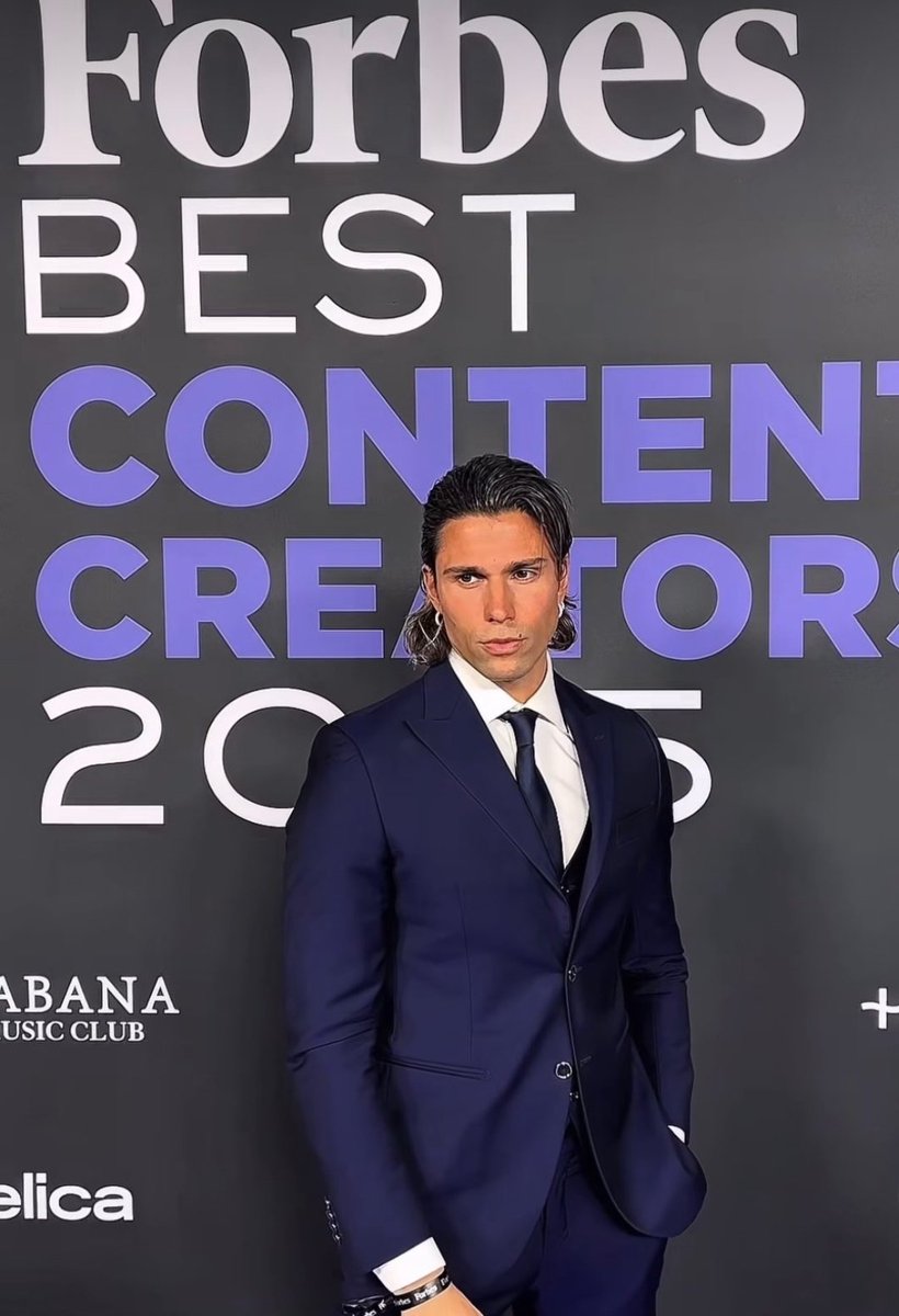 jitimiri's tweet image. Elegancia,Carisma...
#LucaOne25S
#TeamLuca🖤🖤