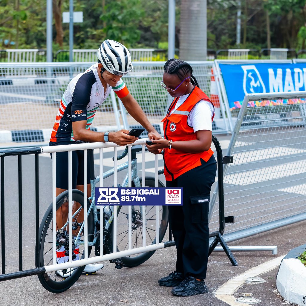 iss_Christelle's tweet image. Shyiraho caption yajyana niyi photo 😂👇👇