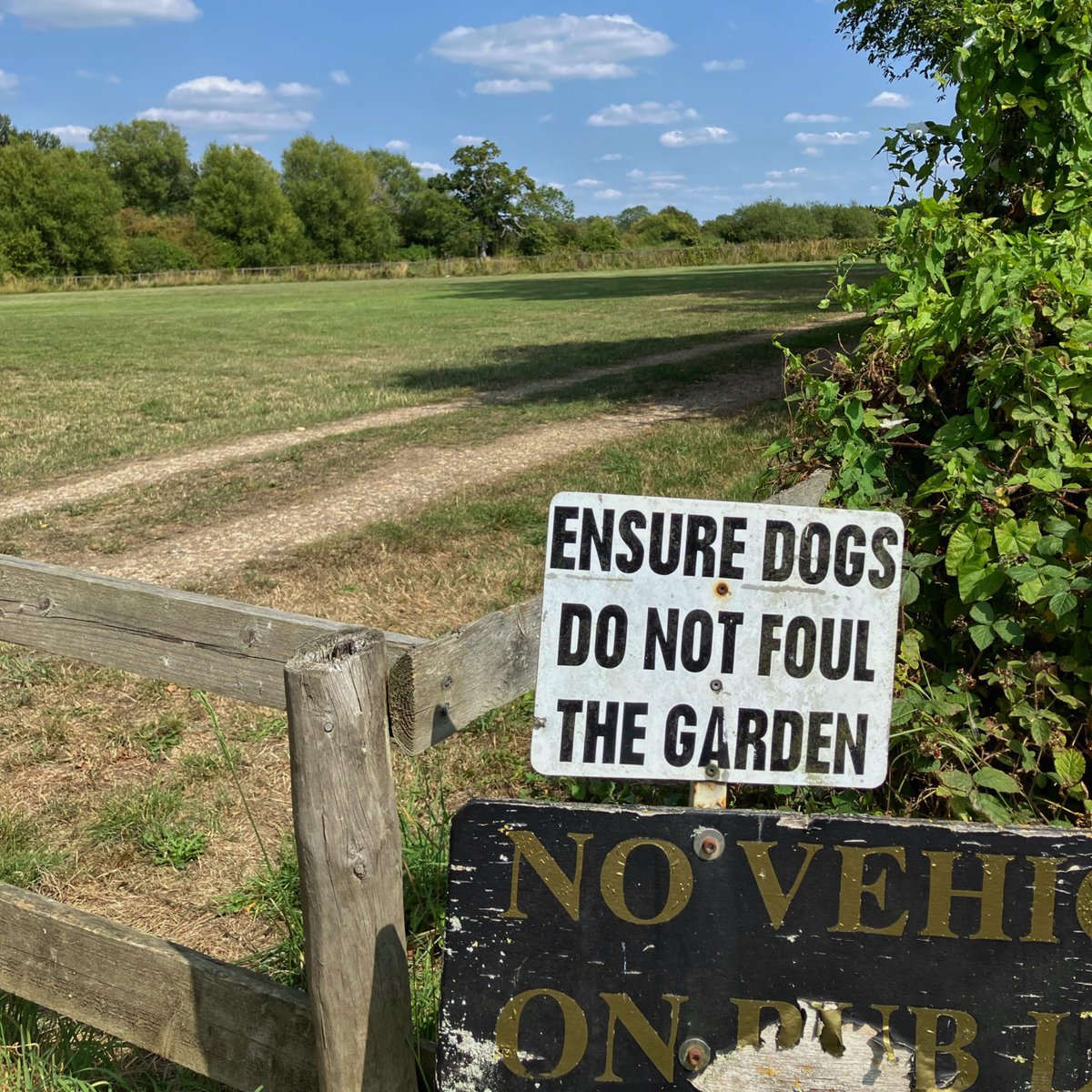 Signs of the Thames Path, garden edition.