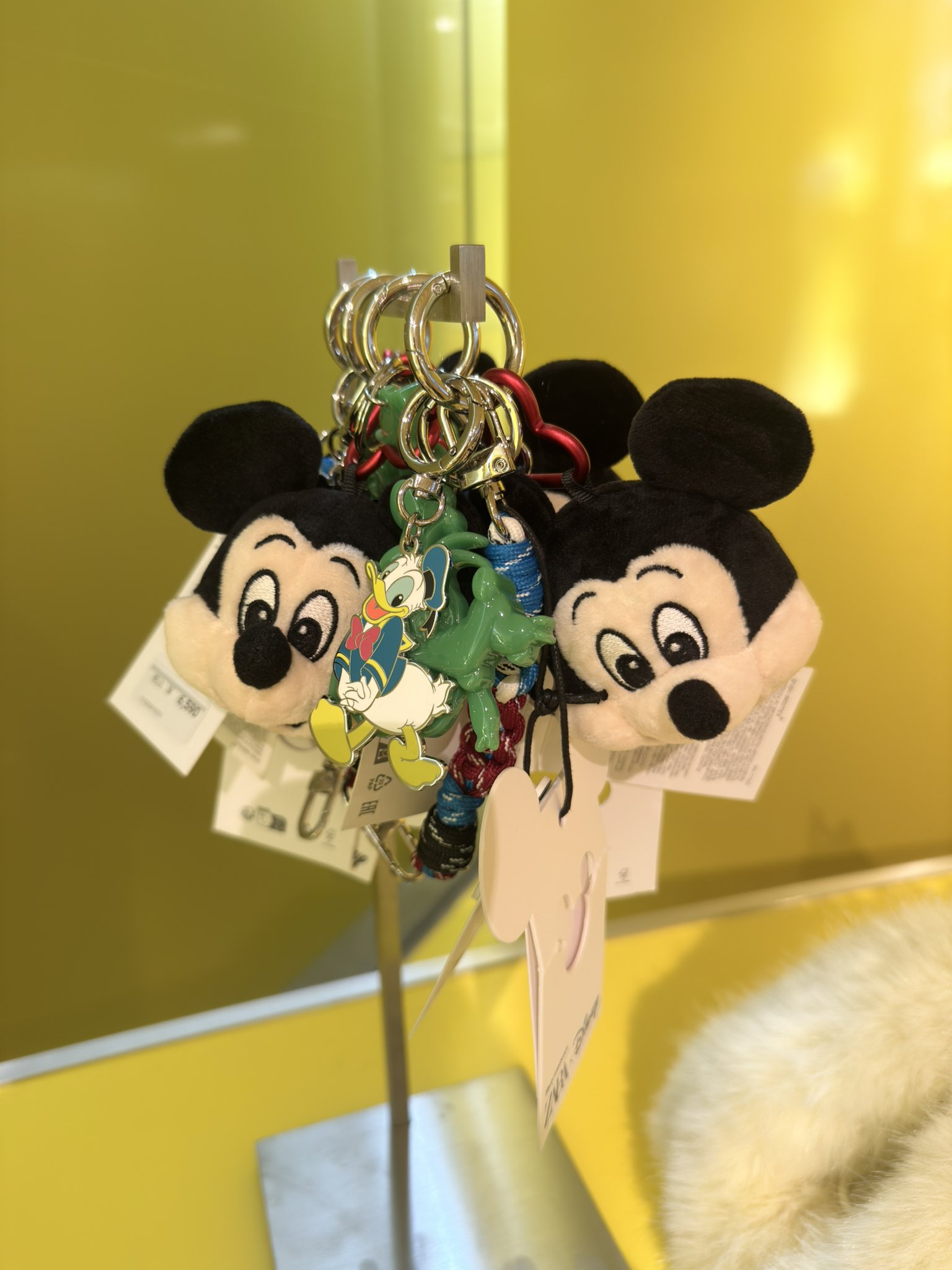 完売品☆ZARA× HARRY LAMBERT× DISNEチャームネックレス ZARA ハリーランバート チャームネックレス ディズニー ミッキー