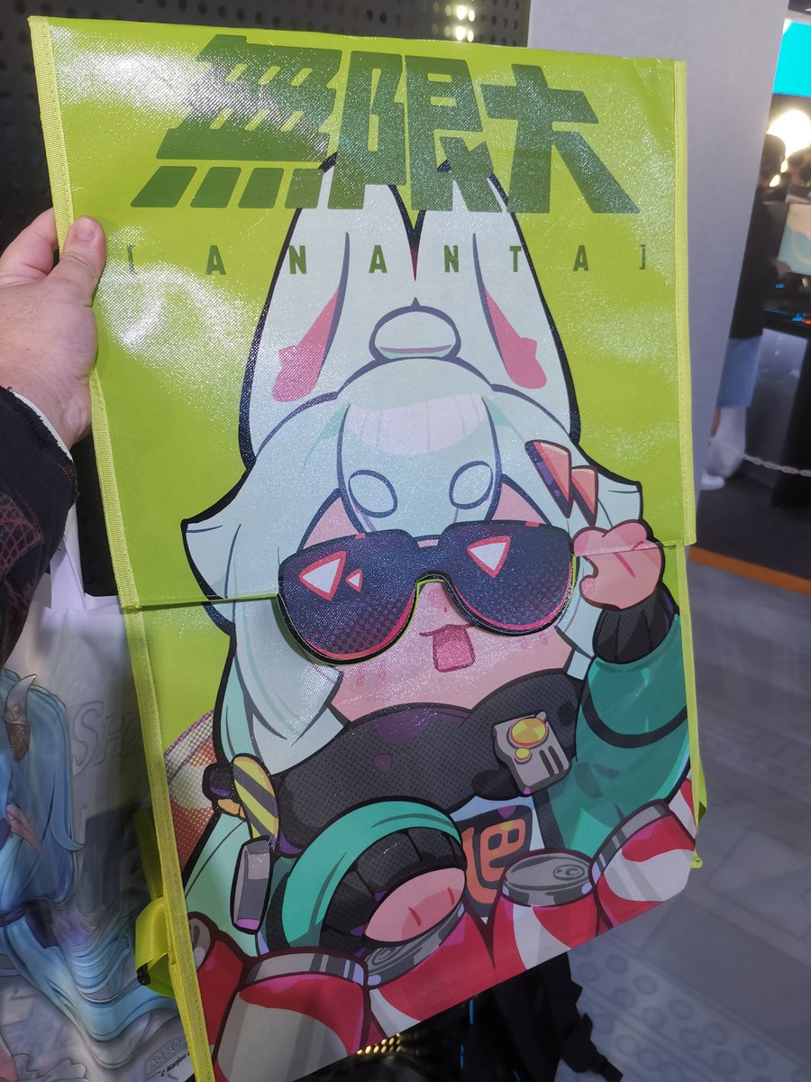 moscomuffy's tweet image. I confess, I did it to get this. Game looks sweet though.