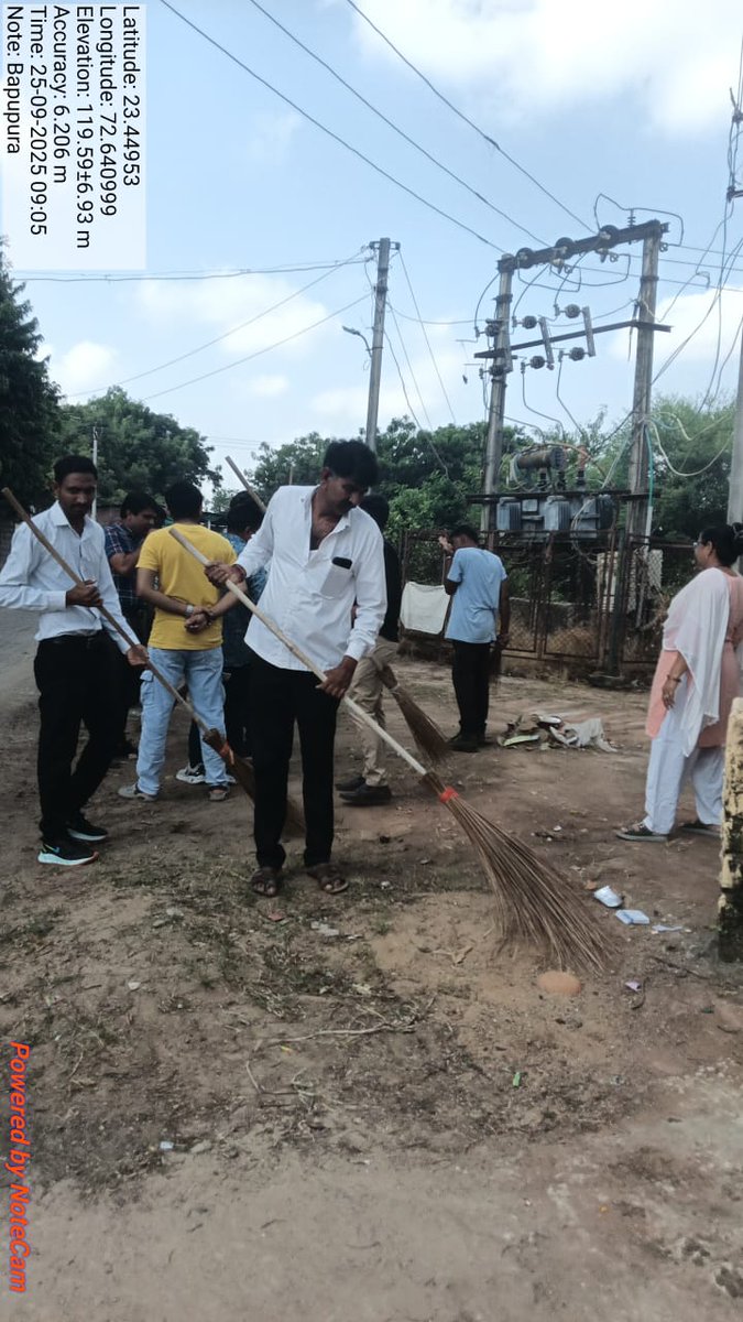 માણસા તાલુકાના બાપુપુરા ગામ માં સ્વચ્છતા  હી સેવા ૨૦૨૫ અંતર્ગત ગ્રામજનો સાથે સાફ સફાઈ કરવામા આવી 
#SHS2025
#SwachhataHiSeva2025 #Swachhotsav #NirmalGujarat2.0 #CRD_Gujarat #SBMR_Gujarat #SwachhGaon_SwasthGaon #SwachhSujalGaon