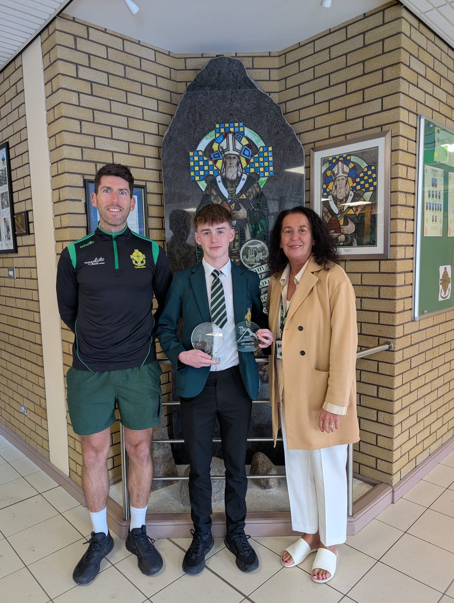 Mrs O’Hara and Mr Anderson congratulated Yr 11 pupil Lochlann Steele on his success at the Irish Downhill Mountain Bike Series where Lochlann became All Ireland U14 champion. He secured his title with an accomplished display at the weekend in Glencullen Adventure Park, Dublin 🇳🇬