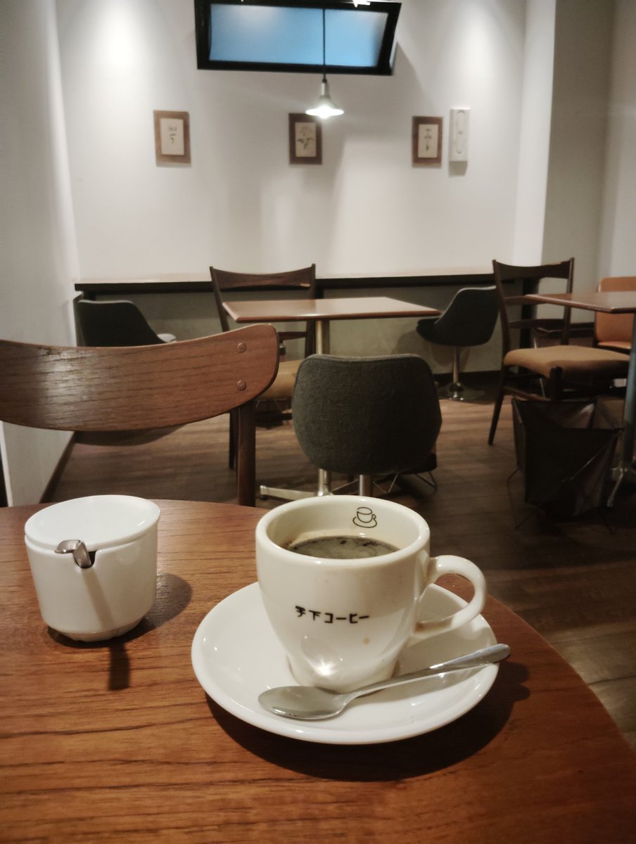 crazymanage's tweet photo. ちょっと立ち寄ったカフェ。
アドレナリン全開だった心が、落ち着いた雰囲気と音楽にすーっと癒される。
勢いを一旦手放して、整えるこの時間って本当に大事だな。

さぁ、次はいよいよ東京での最後の大仕事！
気持ちを新たに、全力で頑張ります💪✨

#心を整える時間 #挑戦の一歩 #jo_ya燈 https://t.co/OpOmz4LK4X