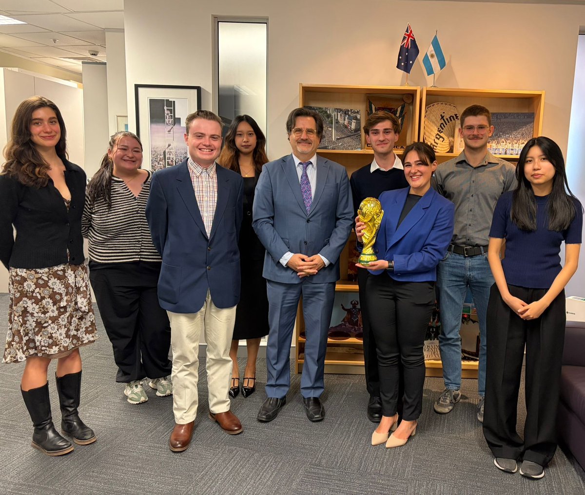 🙌🗺️A warm welcome to the ANU International Relations Society to the Embassy of Argentina in Australia! Your visit served as an opportunity to bridge continents &amp; open dialogues.

We were proud to share our culture &amp; foreign policy perspectives with tomorrow's global leaders.