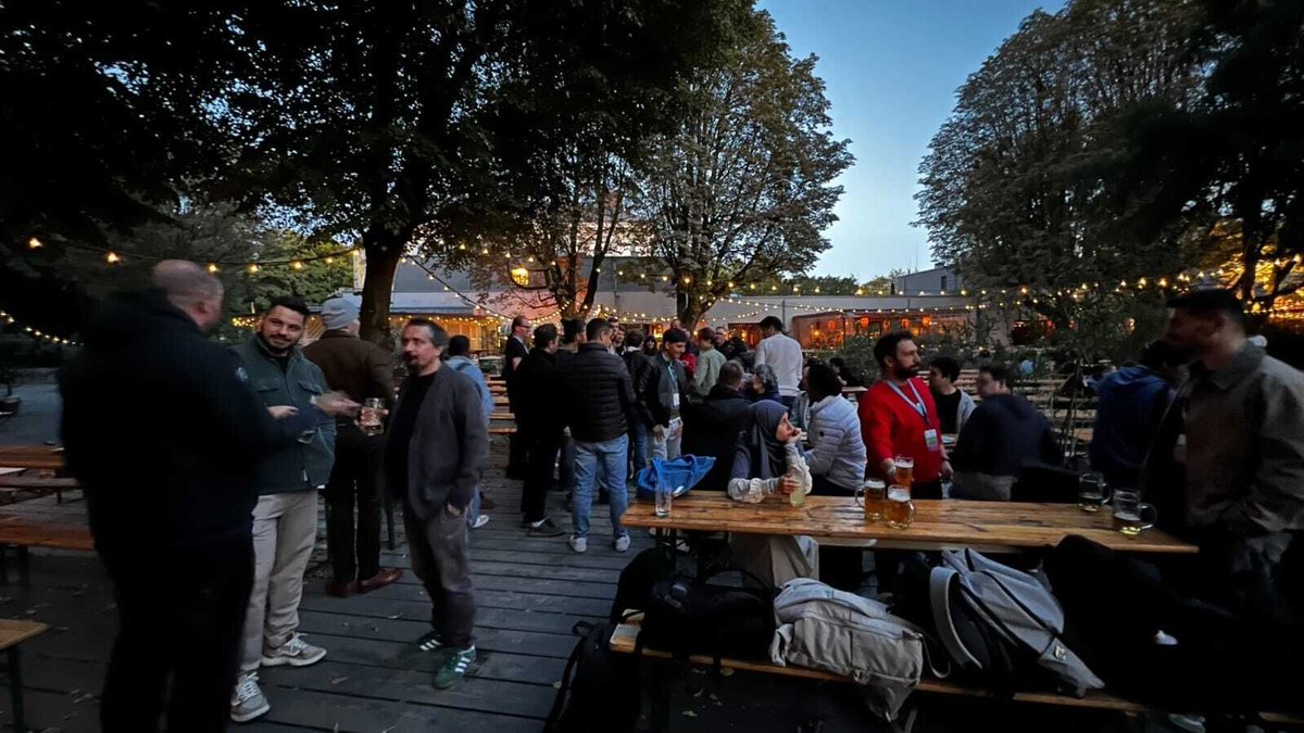 codemagicio's tweet image. โจ After wrapping up Day 1 with our amazing Codemagic Happy Hours ๐ป, weโre back and ready to kick off Day 2 at #FlutterConEU! ๐
Come by the Codemagic booth ๐ โ grab swag, join the raffle ๐, and letโs talk all things Flutter & CI/CD!
Letโs make Day 2 even bigger! ๐โฆ