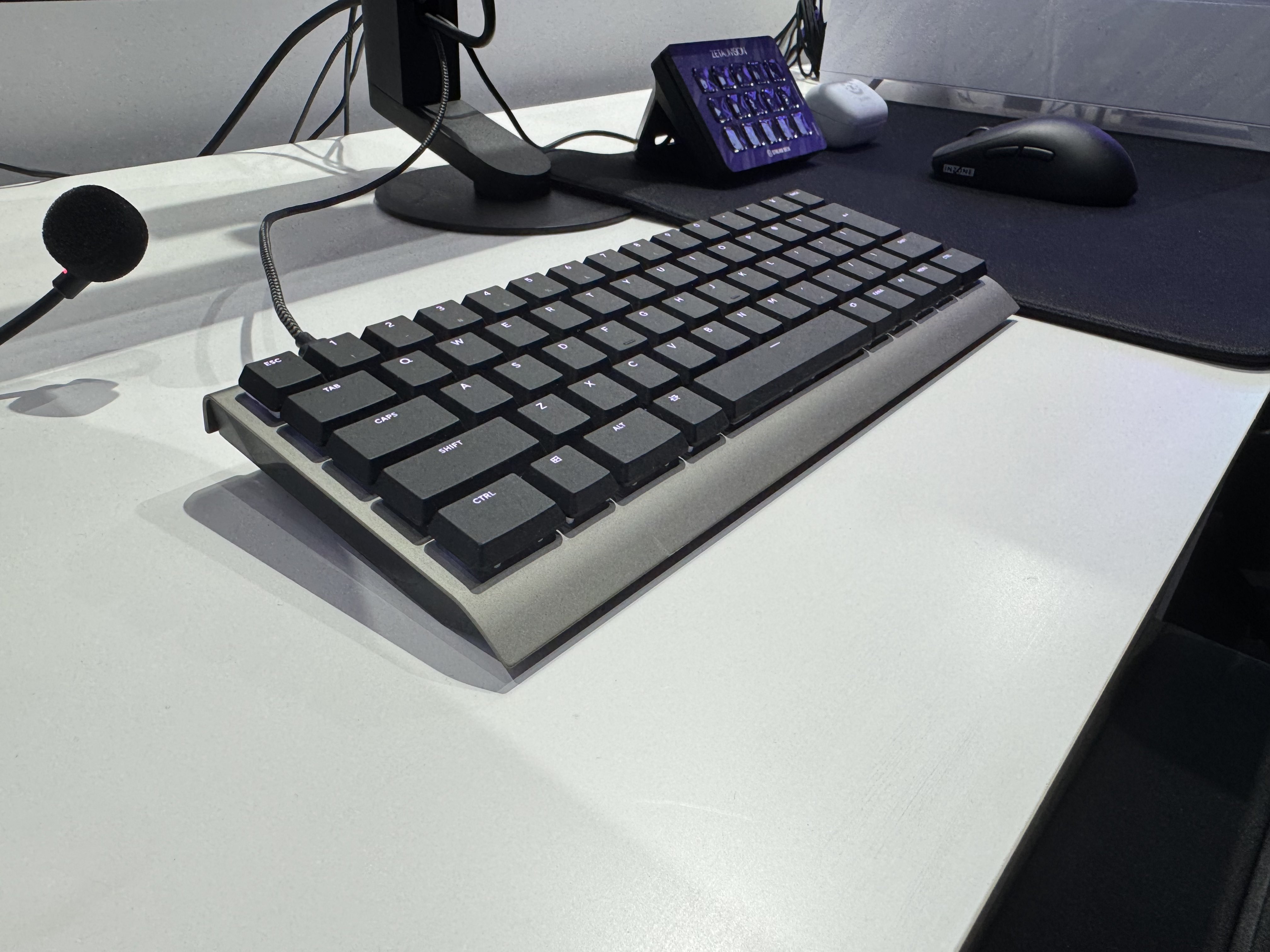 ZENAIM キーボード ZETA DIVISIONと自動車部品メーカーが開発したゲーマー向け