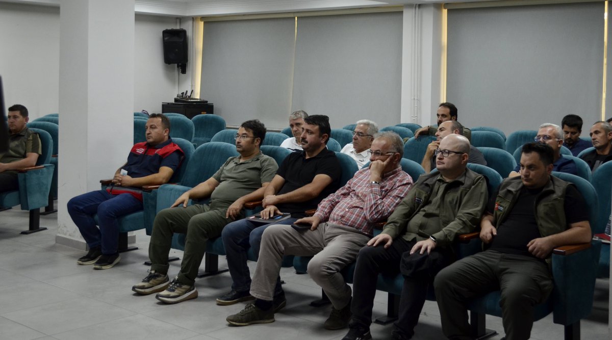 Bölge Müdürlüğümüz Konferans Salonunda Hayvanları Koruma Şube Müdürü Günay Çevik tarafından 5199 sayılı kanun ve CITES, Konya DKMP Şefi Yılmaz Çavuşoğlu tarafından 4915 sayılı kanun ve Konya Tarım İl Müdürlüğü  Veteriner Hekimlerince Zoonoz Hastalıklar hakkında eğitim verilmiştir