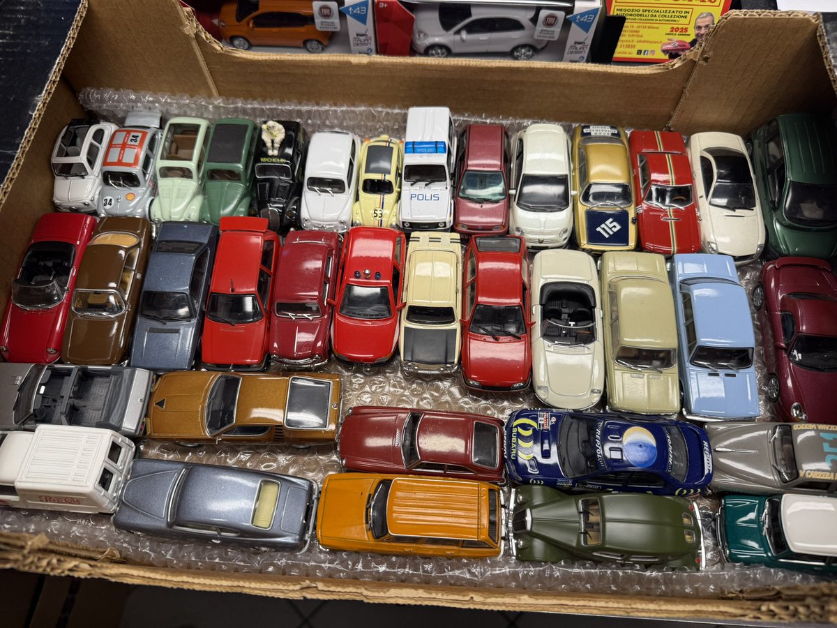 cars_tiny's tweet image. Oggi tantissimi modelli economici ma ormai rari scala 1:43! Le zeta di Tiny Cars a 8€ cad.! #tinycars #scala143 #model #diecast #modellismo