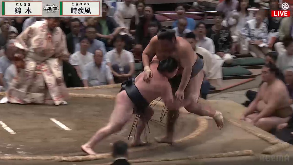 十二日目、錦木関、寄り切られました。

二勝目が遠いですね👀
両眼が開くのを待っているのですが。

なかなか自分の相撲を取らせてもらえませんね。

明日は翠富士関と。
小兵は早く掴まえてジリジリと土俵際に追いつめるのが錦木関の相撲かと。
明日こそ白星！
